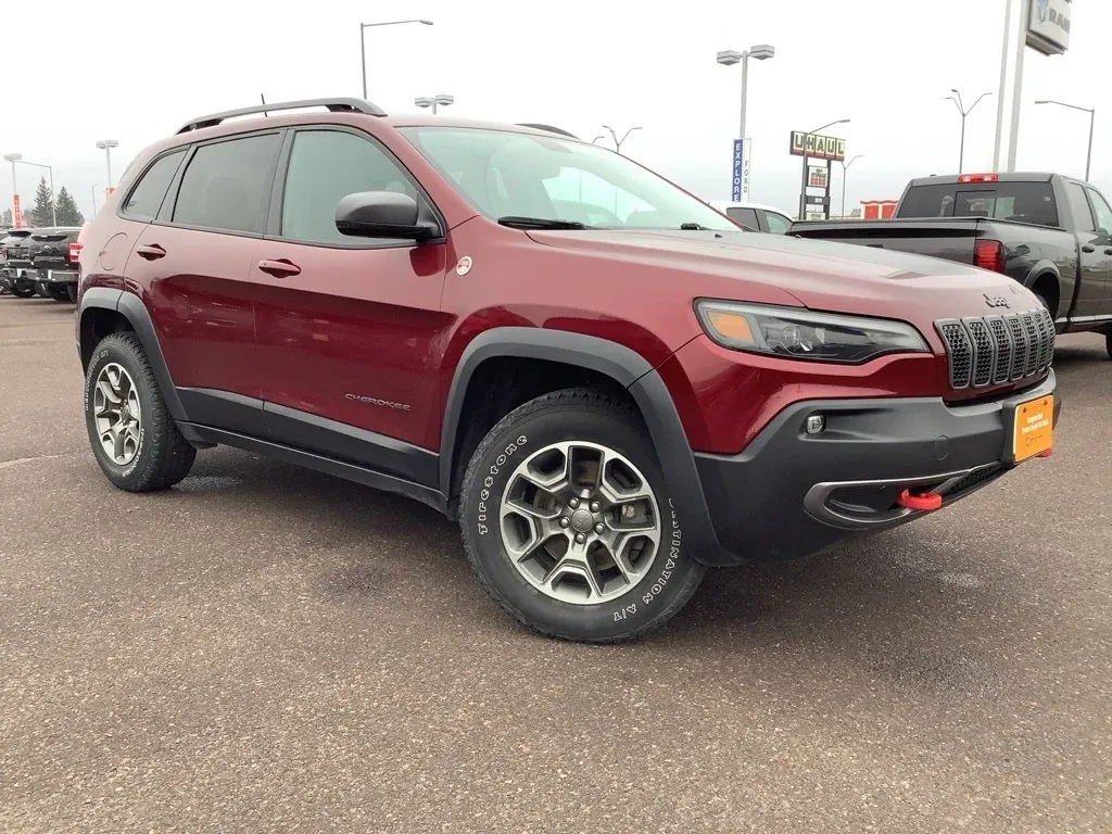 Jeep Cherokee Parked 3/4 Front View in the Benna Chrysler Dodge Jeep Ram Store Lot