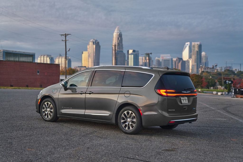 2024 Chrysler Pacifica Plug-In Hybrid Pinnacle