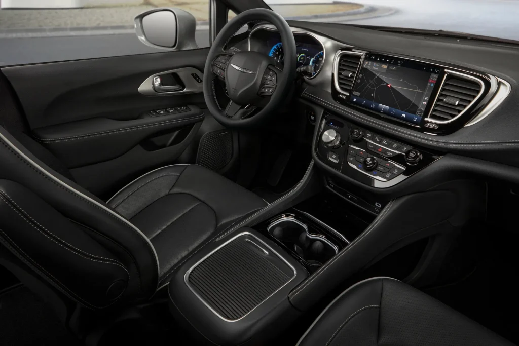 2024 Chrysler Pacifica Interior Dash View