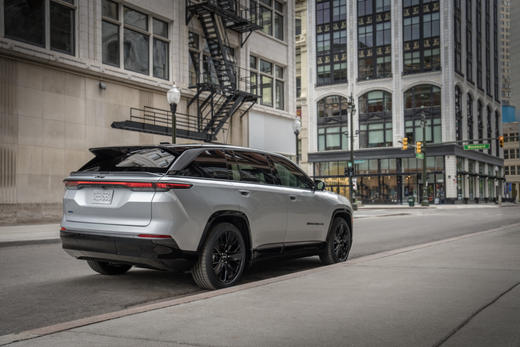 2024 Jeep® Wagoneer S Parked Rear 3/4 View on a City Curb
