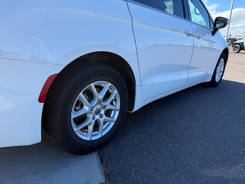 2021 Chrysler Voyager LXI