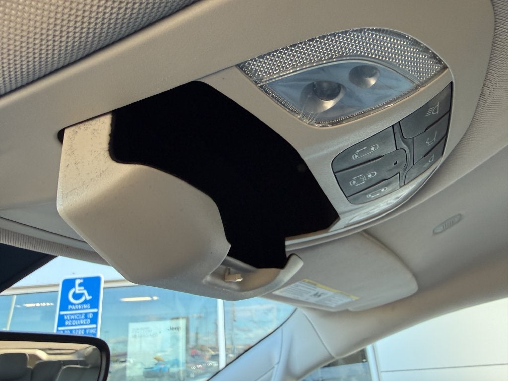 2021 Chrysler Voyager LXI
