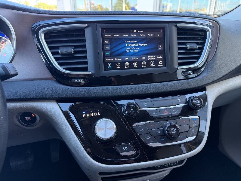 2021 Chrysler Voyager LXI