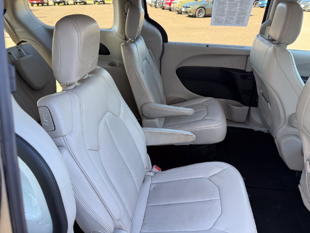 2021 Chrysler Voyager LXI