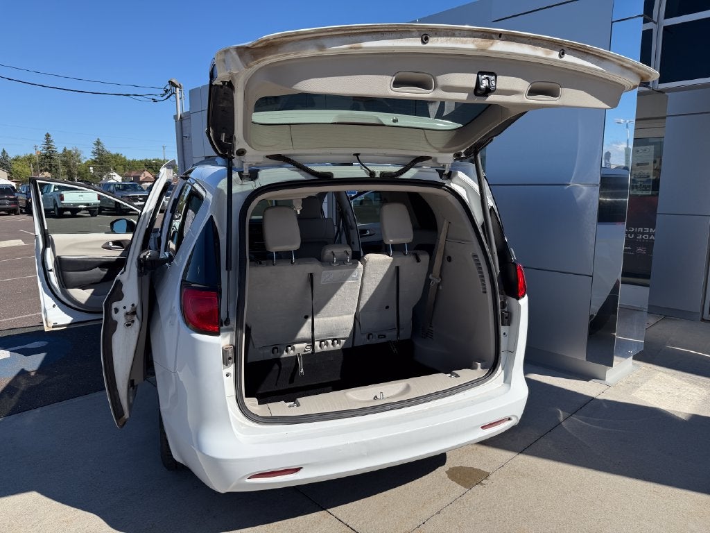 2021 Chrysler Voyager LXI