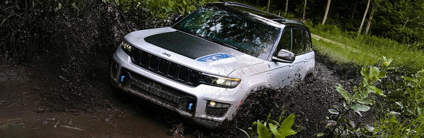 grand cherokee 4xe driving through mud