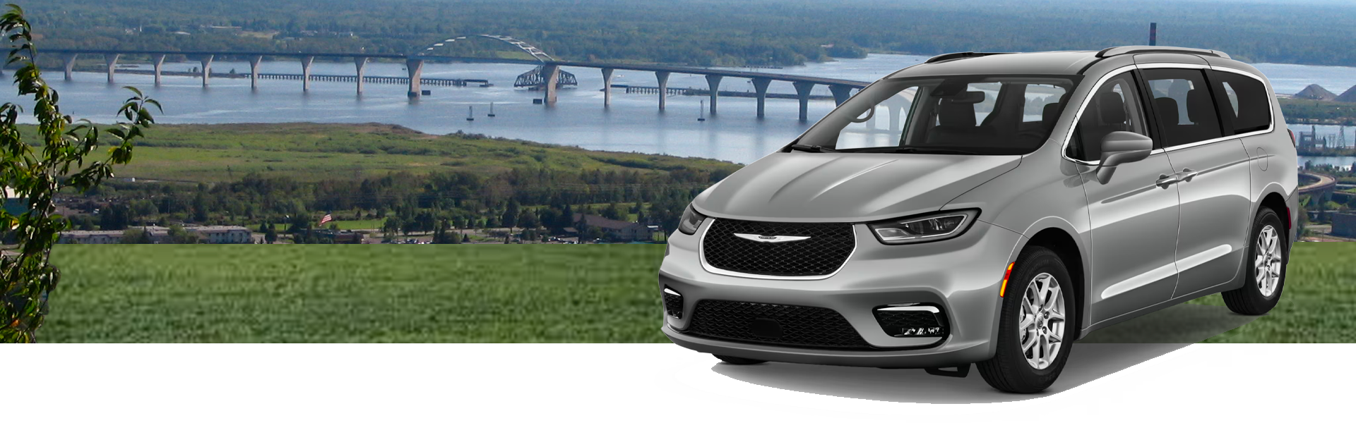 2023 Jeep Grand Cherokee L parked near the Bong Bridge in Duluth