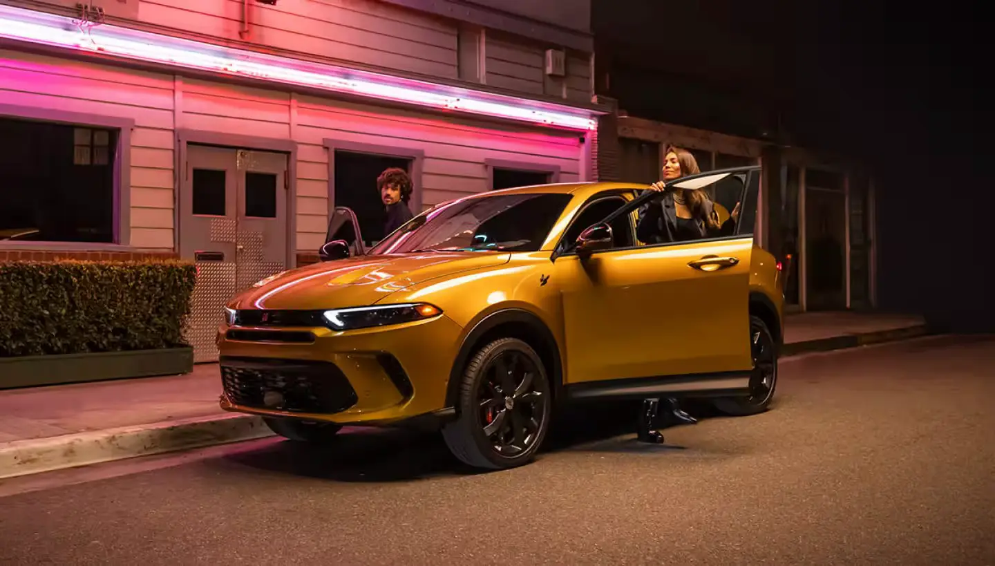 2025 Dodge Hornet In the City Side View in Yellow