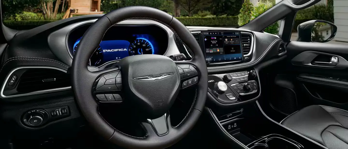 2025 Chrysler Pacifica Technology Featured on the Front Dash