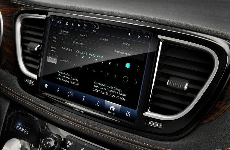 2023 Chrysler Pacifica Hybrid Uconnect 5 Touchscreen with Charging Schedule
