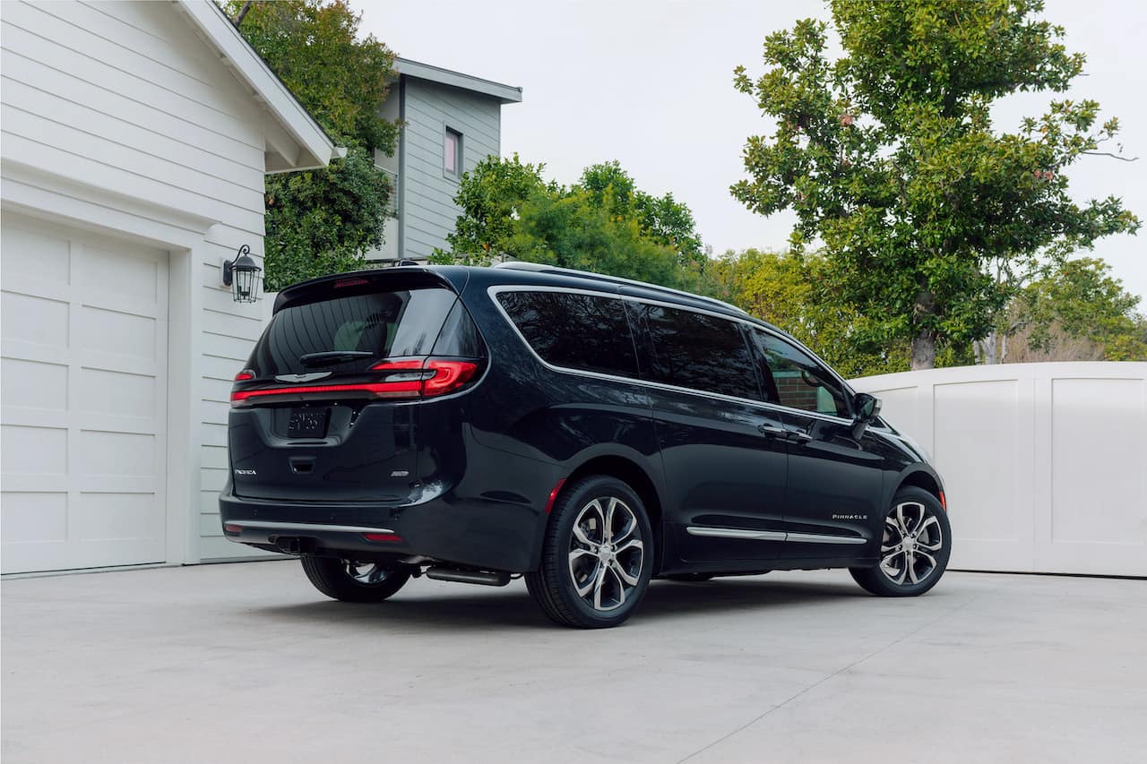 Chrysler Pacifica at Benna Chrysler Dodge Jeep Ram in Superior, WI